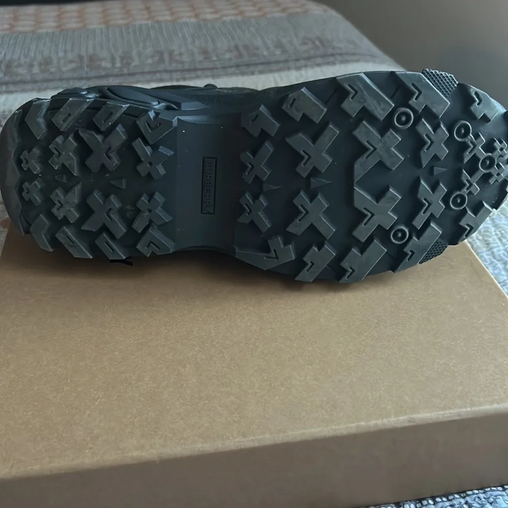 Burberry Shoes all black - Picture 4 of 5